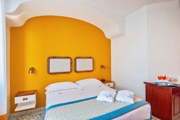 Comfort Tek Büyük veya İki Ayrı Yataklı Oda, Deniz Manzaralı
