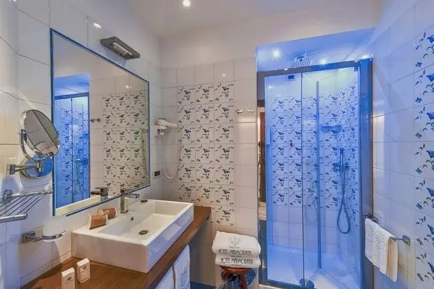 Comfort Tek Büyük veya İki Ayrı Yataklı Oda, Deniz Manzaralı