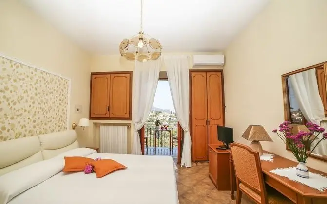 Tek Büyük Yataklı Oda, Balkon, Şehir Manzaralı