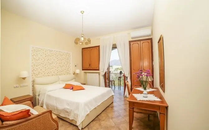 Tek Büyük Yataklı Oda, Balkon, Şehir Manzaralı