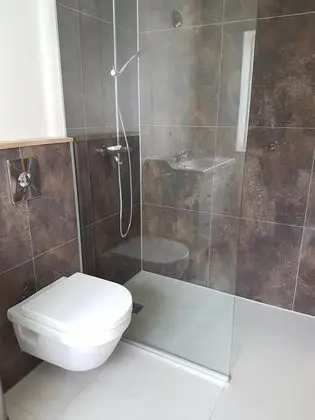 Tek Büyük Yataklı Oda, Ortak Banyo