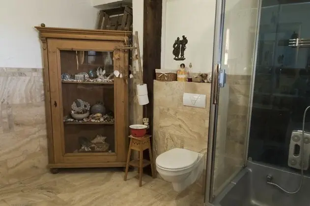 Dört Kişilik Oda, Ortak Banyo