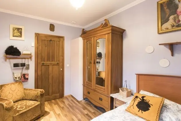 Tek Büyük veya İki Ayrı Yataklı Oda, Ortak Banyo