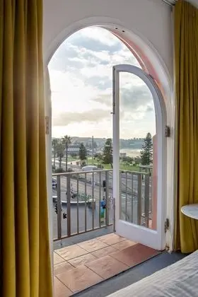 Standard Oda, Sigara İçilmez, Balkon (Side View King Suite)