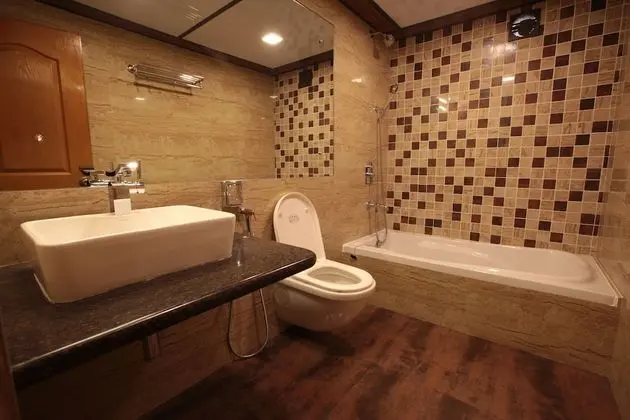 Premium Oda, 1 Büyük (Queen) Boy Yatak, Sigara İçilebilir, Havuz Manzaralı