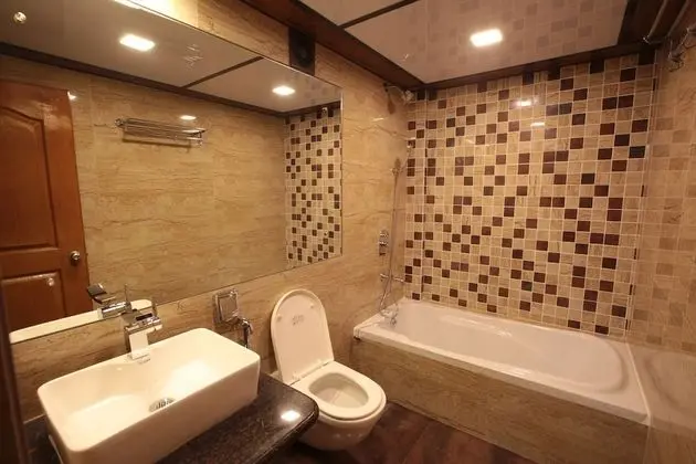 Premium Oda, 1 Büyük (Queen) Boy Yatak, Sigara İçilebilir, Havuz Manzaralı