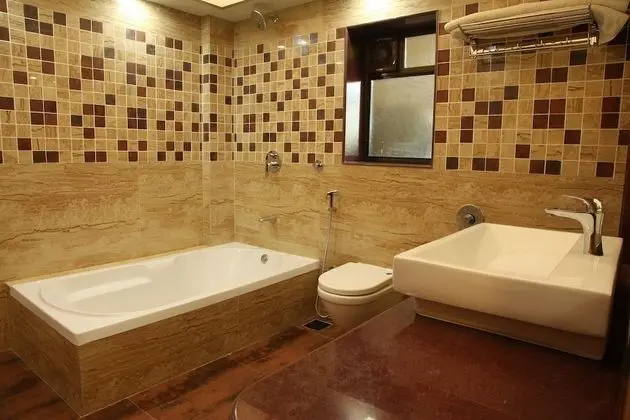 Premium Oda, 1 Büyük (Queen) Boy Yatak, Sigara İçilebilir, Havuz Manzaralı