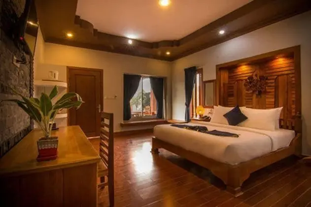 Executive Suite - Pool View