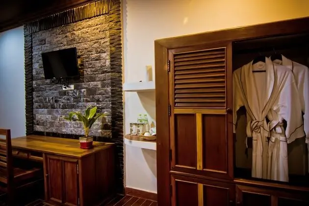 Executive Suite - Pool View