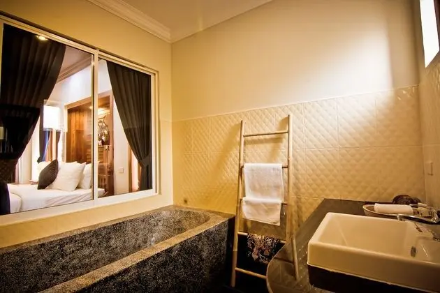 Executive Suite - Pool View
