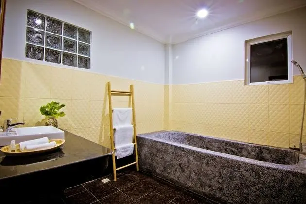 Executive Suite - Pool View