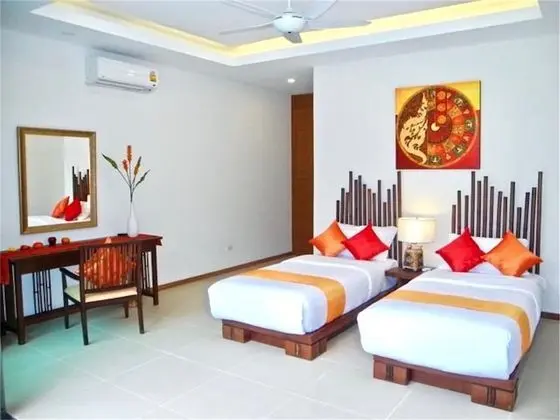 Villa, 4 Yatak Odası, Havuz Kenarı