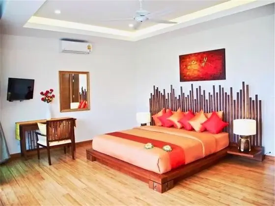 Villa, 4 Yatak Odası, Havuz Kenarı