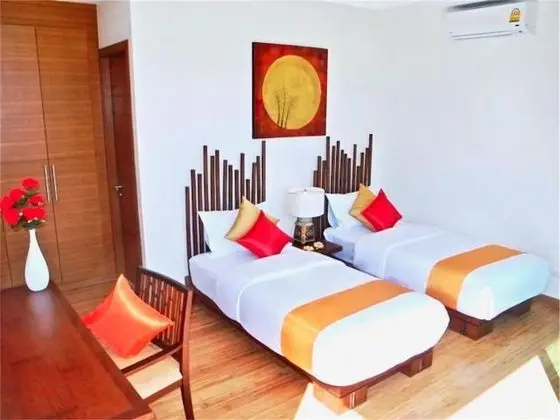 Villa, 4 Yatak Odası, Havuz Kenarı