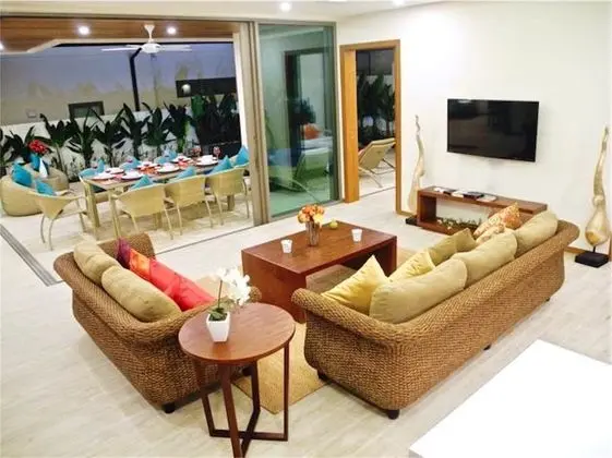 Villa, 4 Yatak Odası, Havuz Kenarı