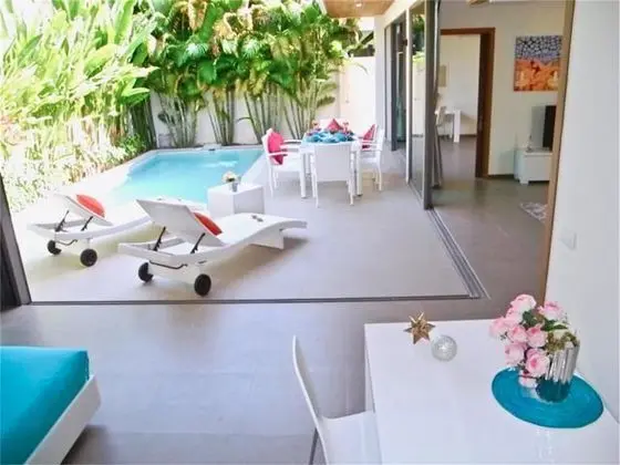 Villa, 2 Yatak Odası, Havuz Kenarı