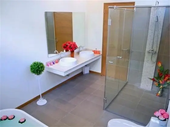 Villa, 2 Yatak Odası, Havuz Kenarı