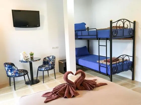 Apartment for 4 Adults with Private Bathroom