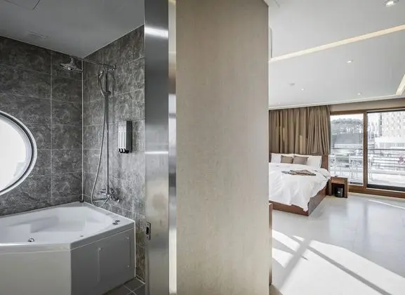 Suite Party Room
