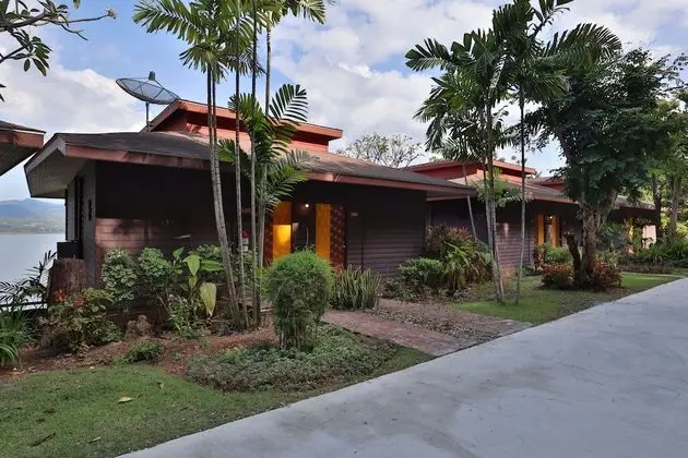 Lake View Room