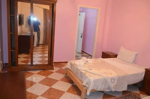 Tek Büyük Yataklı Oda, Sigara İçilebilir
