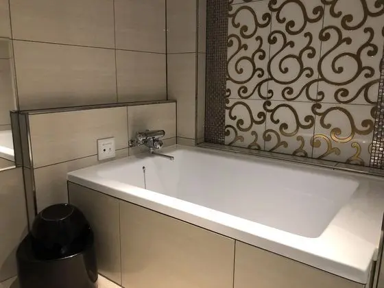 Oda, Sigara İçilebilir (Run of House with bathtub)
