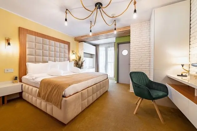 Amyntas Deluxe Room With Balcony and Marina View