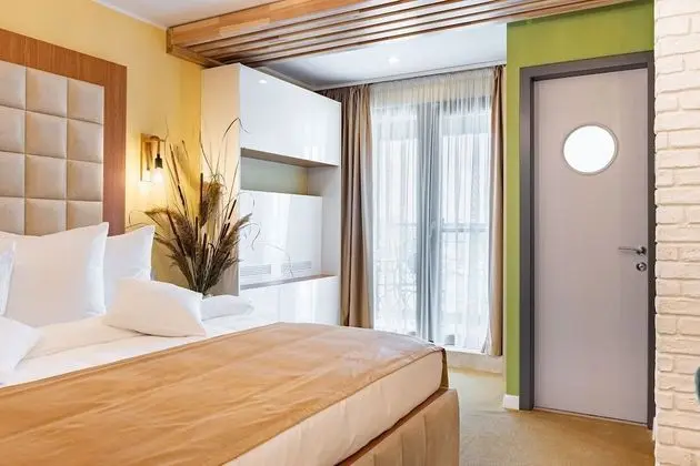 Amyntas Deluxe Room With Balcony and Marina View