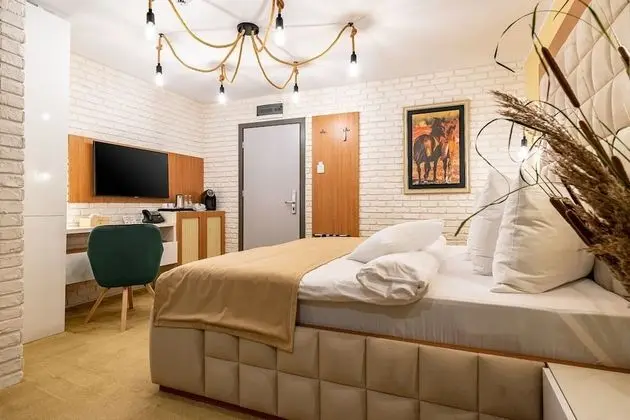 Amyntas Deluxe Room With Balcony and Marina View