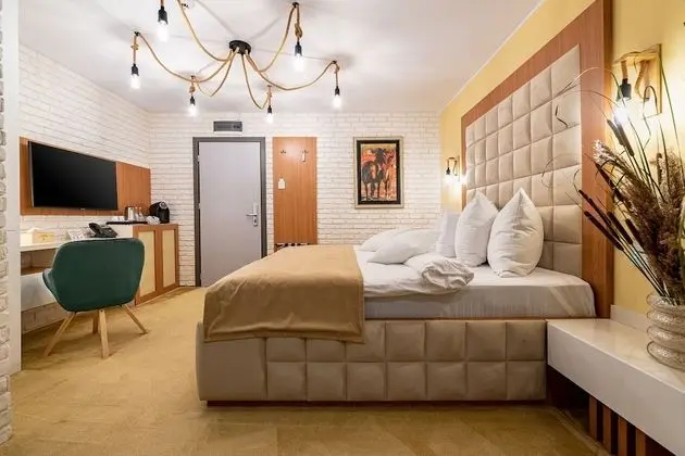Amyntas Deluxe Room With Balcony and Marina View