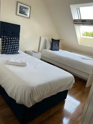 Traditional Tek Büyük Yataklı Oda