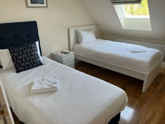 Traditional Tek Büyük Yataklı Oda