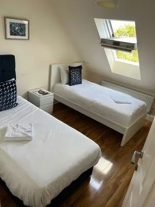 Traditional Tek Büyük Yataklı Oda