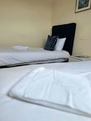 Traditional Tek Büyük Yataklı Oda