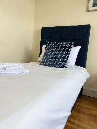 Traditional Tek Büyük Yataklı Oda