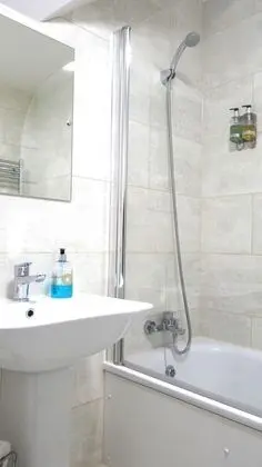 Traditional Tek Büyük Yataklı Oda