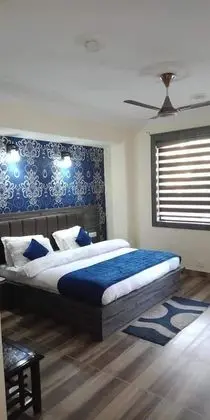 Premium Tek Büyük Yataklı Oda