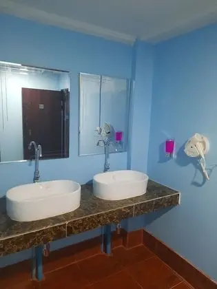 Ortak Ranzalı Oda, Ortak Banyo
