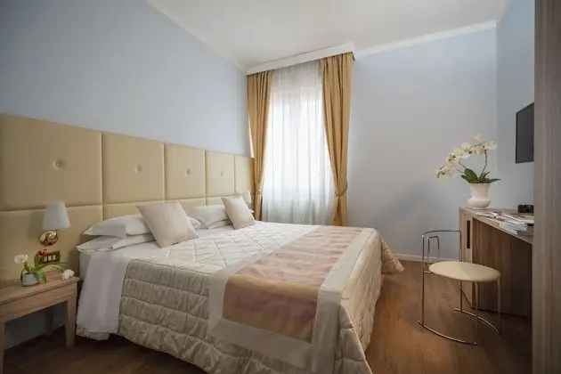 Standard Büyük Yataklı Tek Kişilik Oda