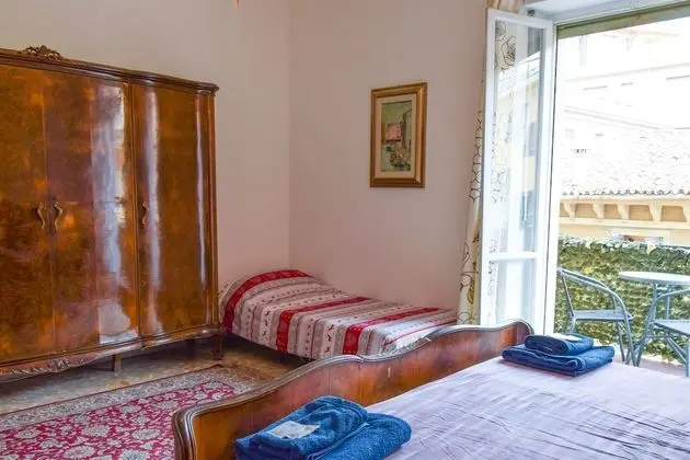 Dört Kişilik Oda, Ortak Banyo