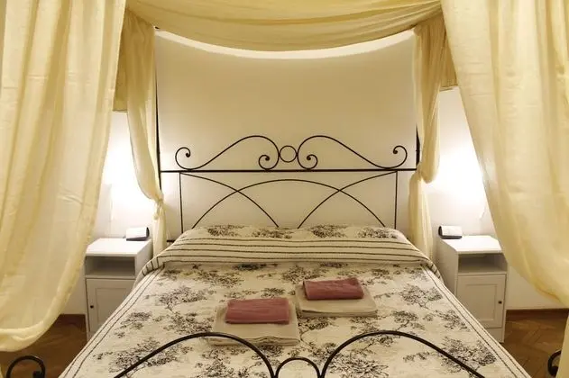 Tek Büyük Yataklı Oda, Ortak Banyo