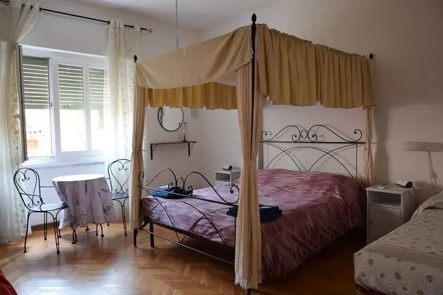 Tek Büyük Yataklı Oda, Ortak Banyo