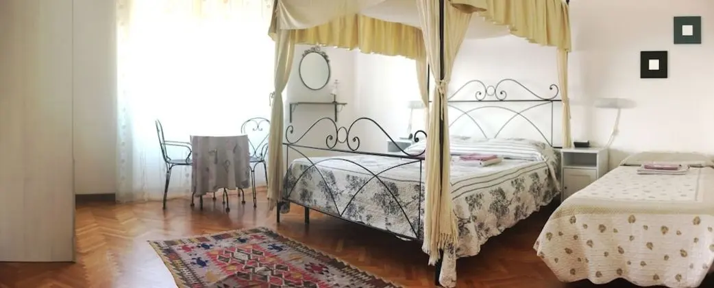 Üç Kişilik Oda, Ortak Banyo