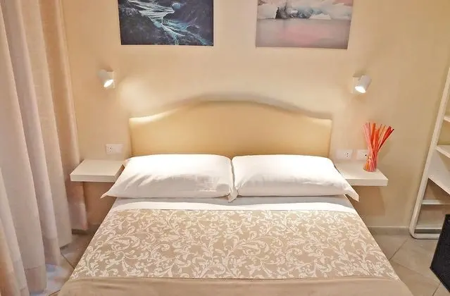 Basic Tek Büyük Yataklı Oda