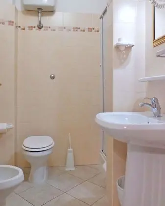 Basic Tek Büyük Yataklı Oda