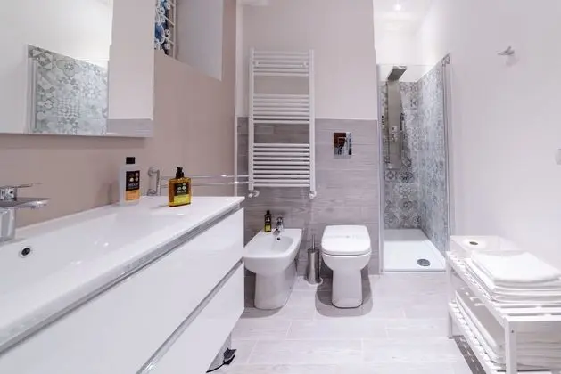 Comfort Tek Büyük Yataklı Oda, Şehir Manzaralı (Suite reale)