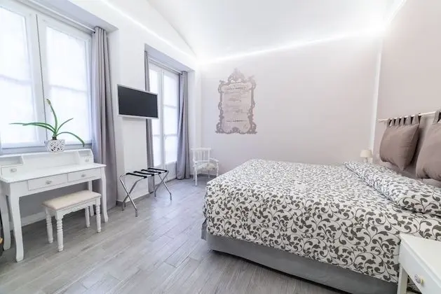 Tek Büyük veya İki Ayrı Yataklı Oda, Avlu Manzaralı (La stanza dell'editto)
