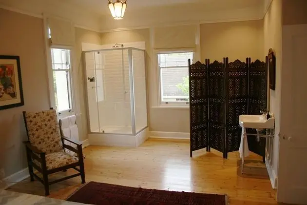 King Bedded Room with Shower