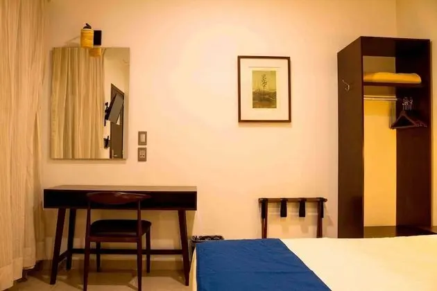 Superior Room 1 Queen Bed