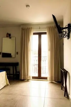 Superior Room 1 Queen Bed
